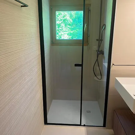 Renovated-spacious Up To 6 People In Διαμέρισμα