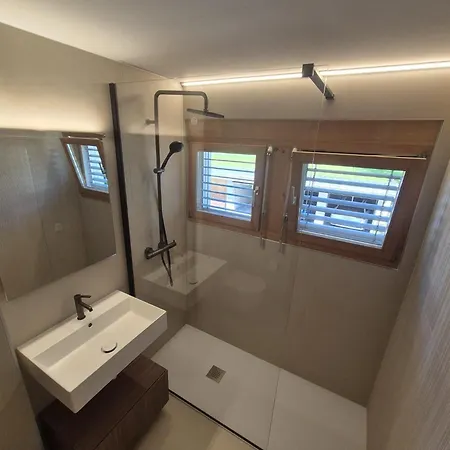 Renovated-spacious Up To 6 People In アパート