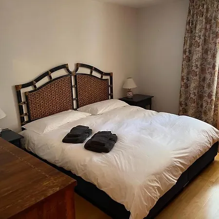 Spacious Up To 6 People In Apartment *