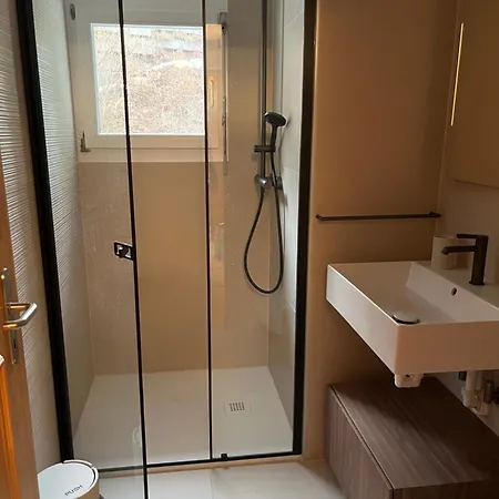 Renovated-spacious Up To 6 People In